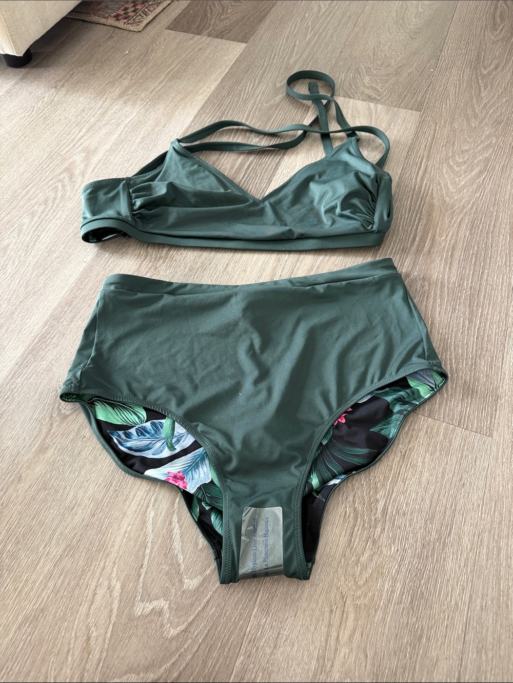 Kona Sol Black Bikini with Green Leaf Print NWT Large - Picture 2 of 3
